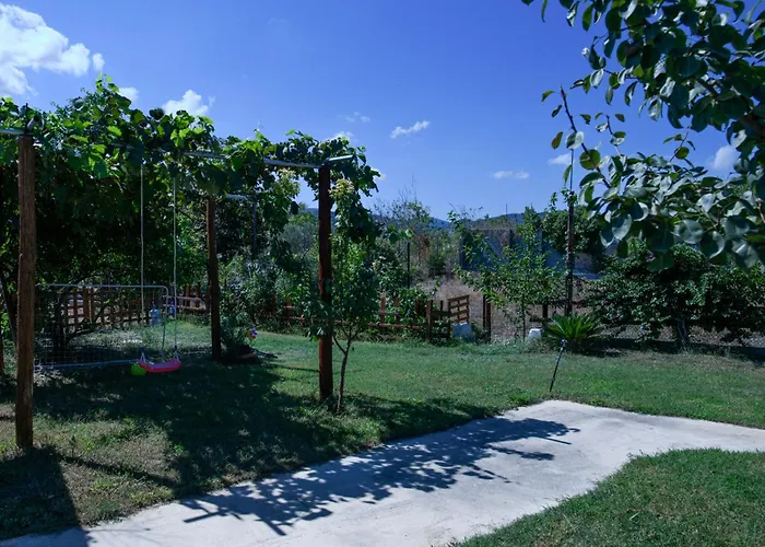 アパート Owl's Nest ヴォロス